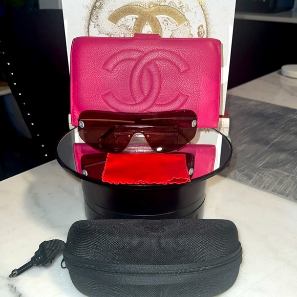 AUTHENTIC CHANEL CAVAIR LONG WALLET/CHANEL SUNGLASSES BUNDLE - Picture 1 of 17